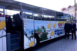 4 мая в Вильнюсе стартовал первый экскурсионный автобус с украинским аудиогидом