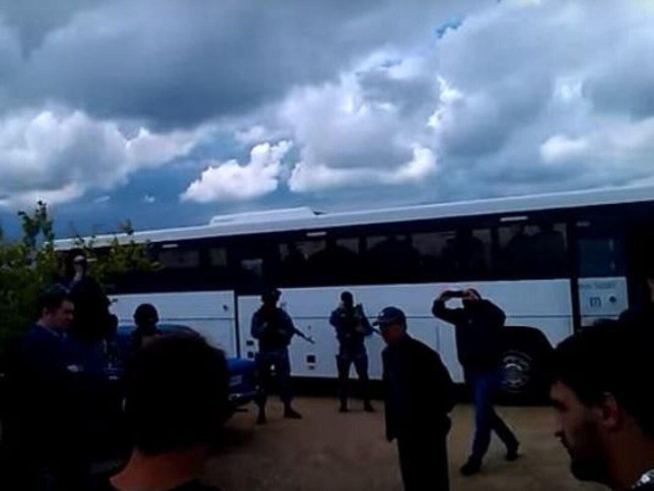 По информации адвоката, задержанных загнали в автобусы, но позднее отпустили
