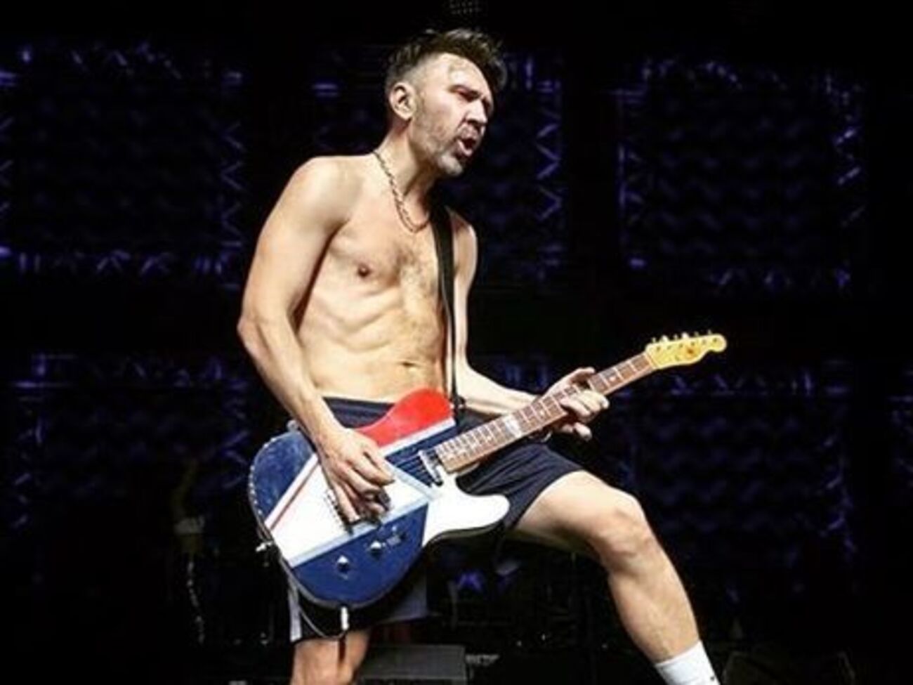 Шнуров опубликовал видео с собственным "заклинанием" на пьянство