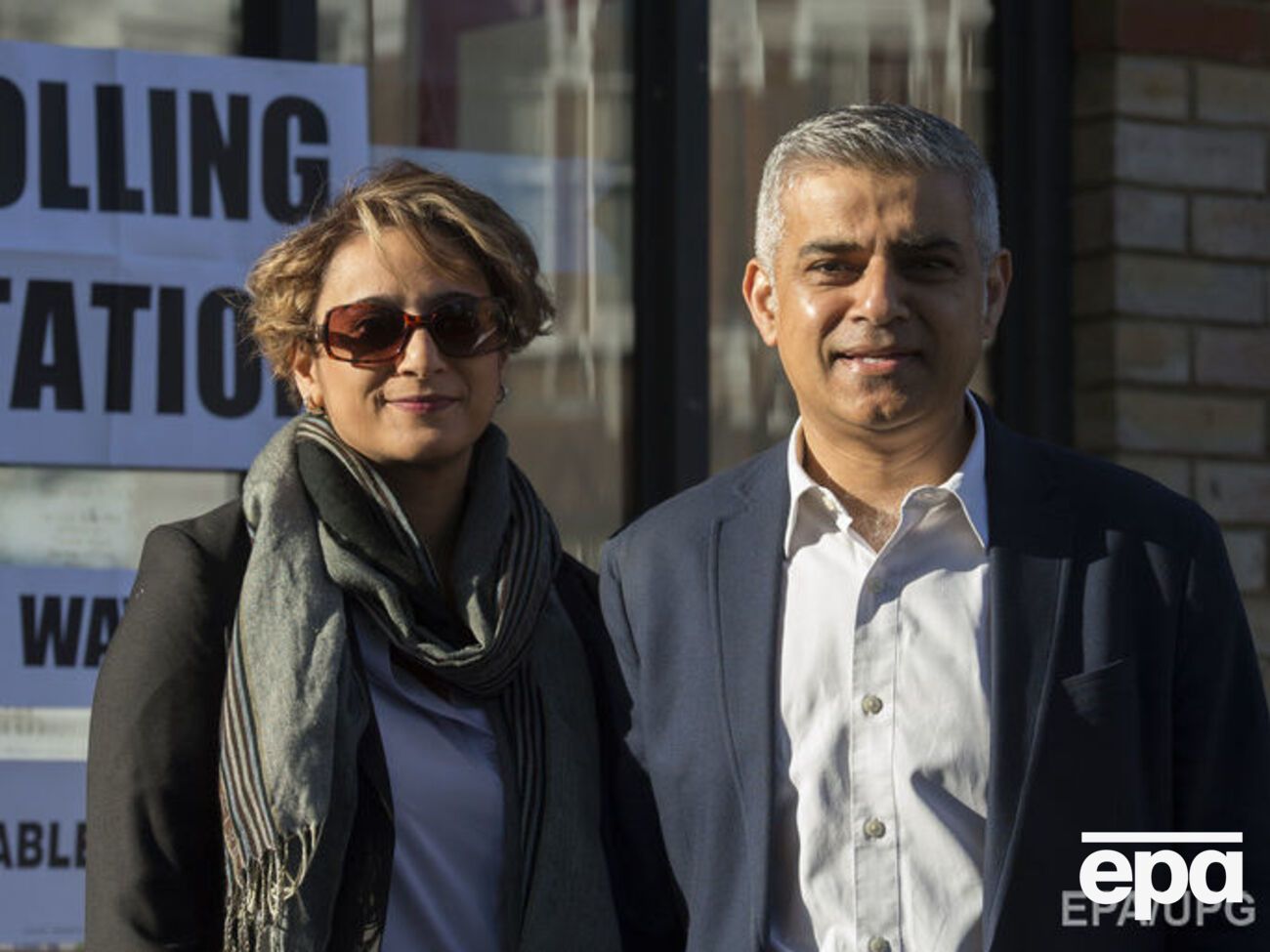 Садик Хан с супругой