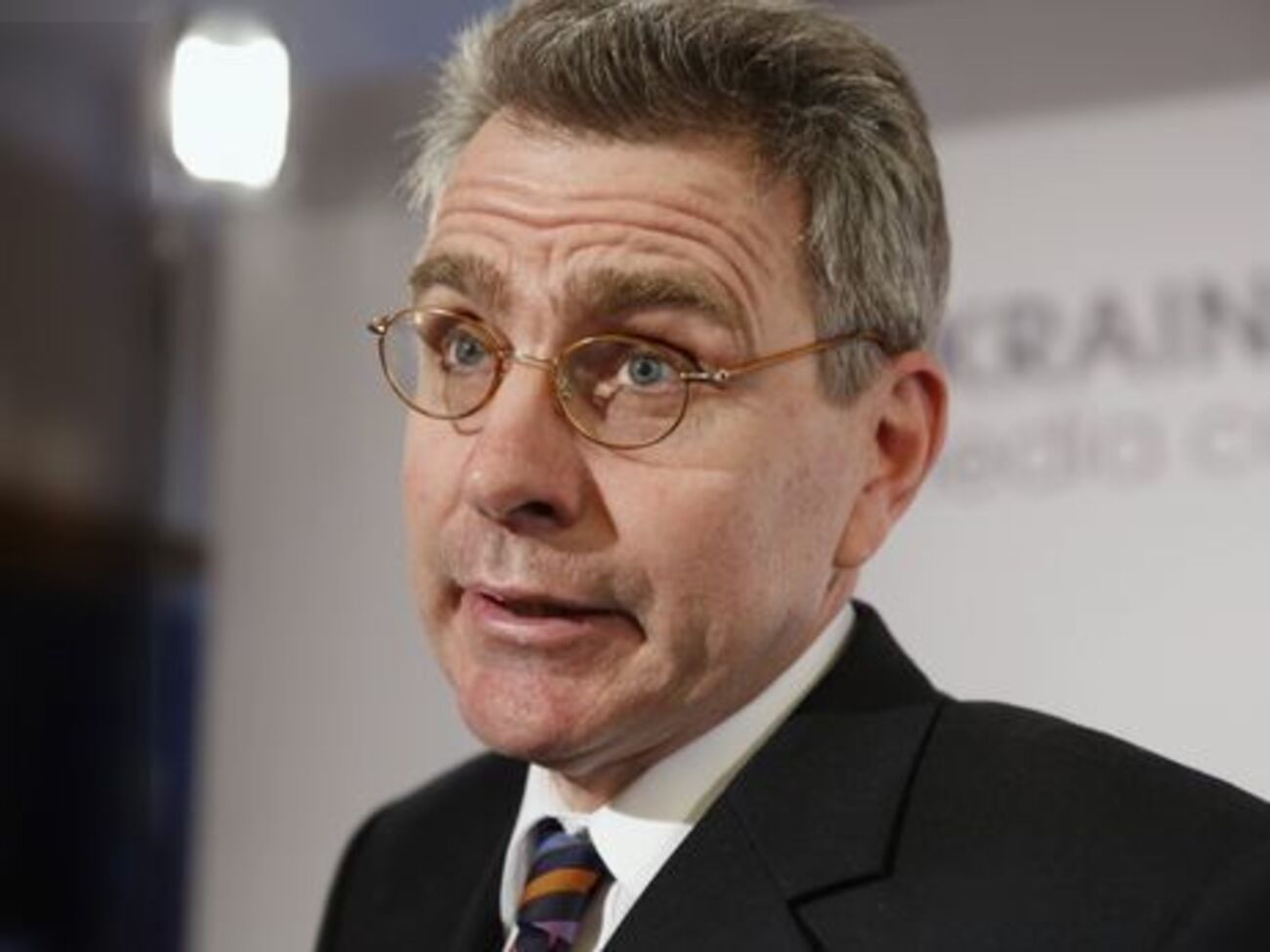 Издание называет Джеффри Пайетта "умным и жестким дипломатом"