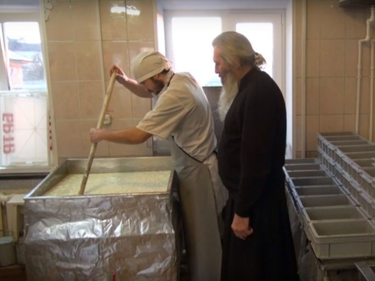 Оптинские монахи поделились технологией приготовления сыра "Камамбер"