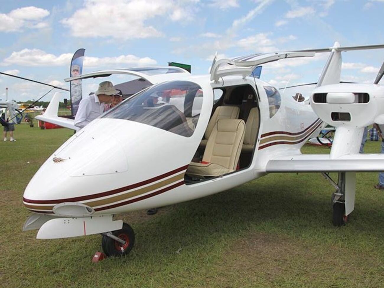 Украина презентовала в США композитный самолет V24