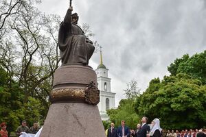 Порошенко поздравил всех украинцев с открытием памятника Мазепе