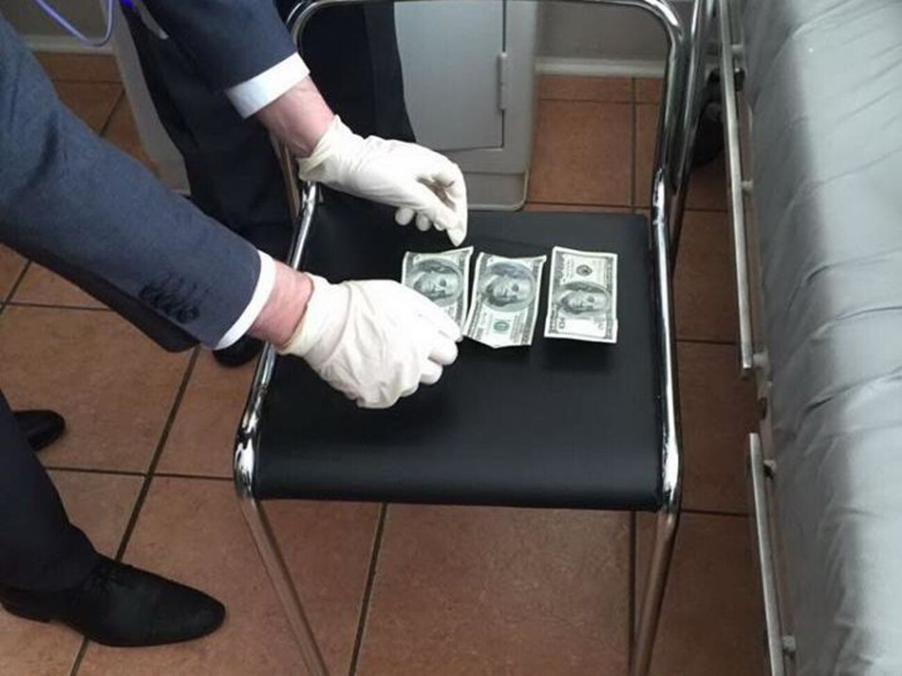 СБУ задержала на взятке двух полицейских