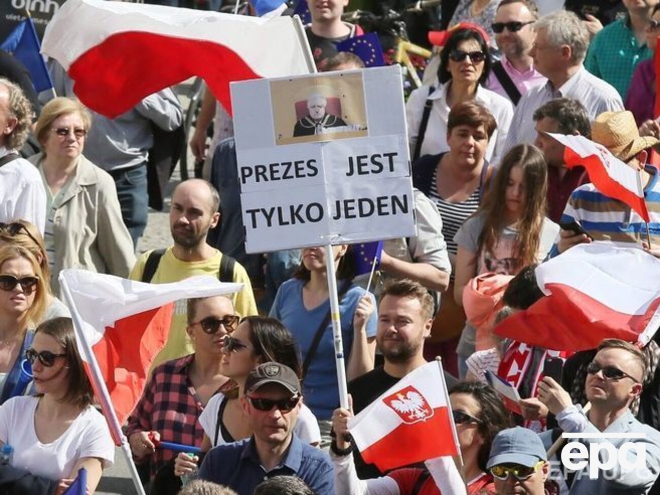 Всего в Варшаве 7 мая прошло три парада