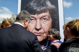 Порошенко: Дай Бог каждой матери украинского Героя дождаться сына или дочь с войны