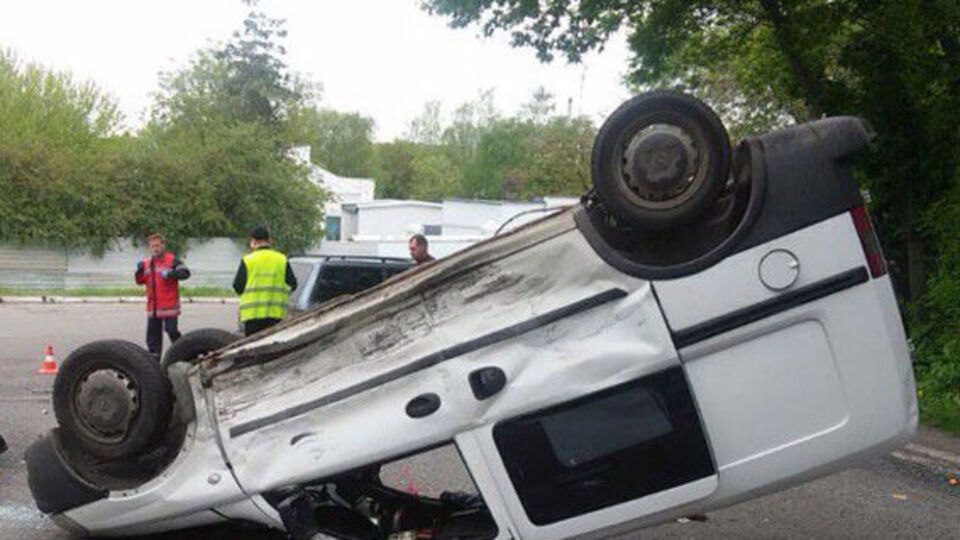 В Полтаве столкнулись "Опель Комбо" и "Фольксваген Пассат"