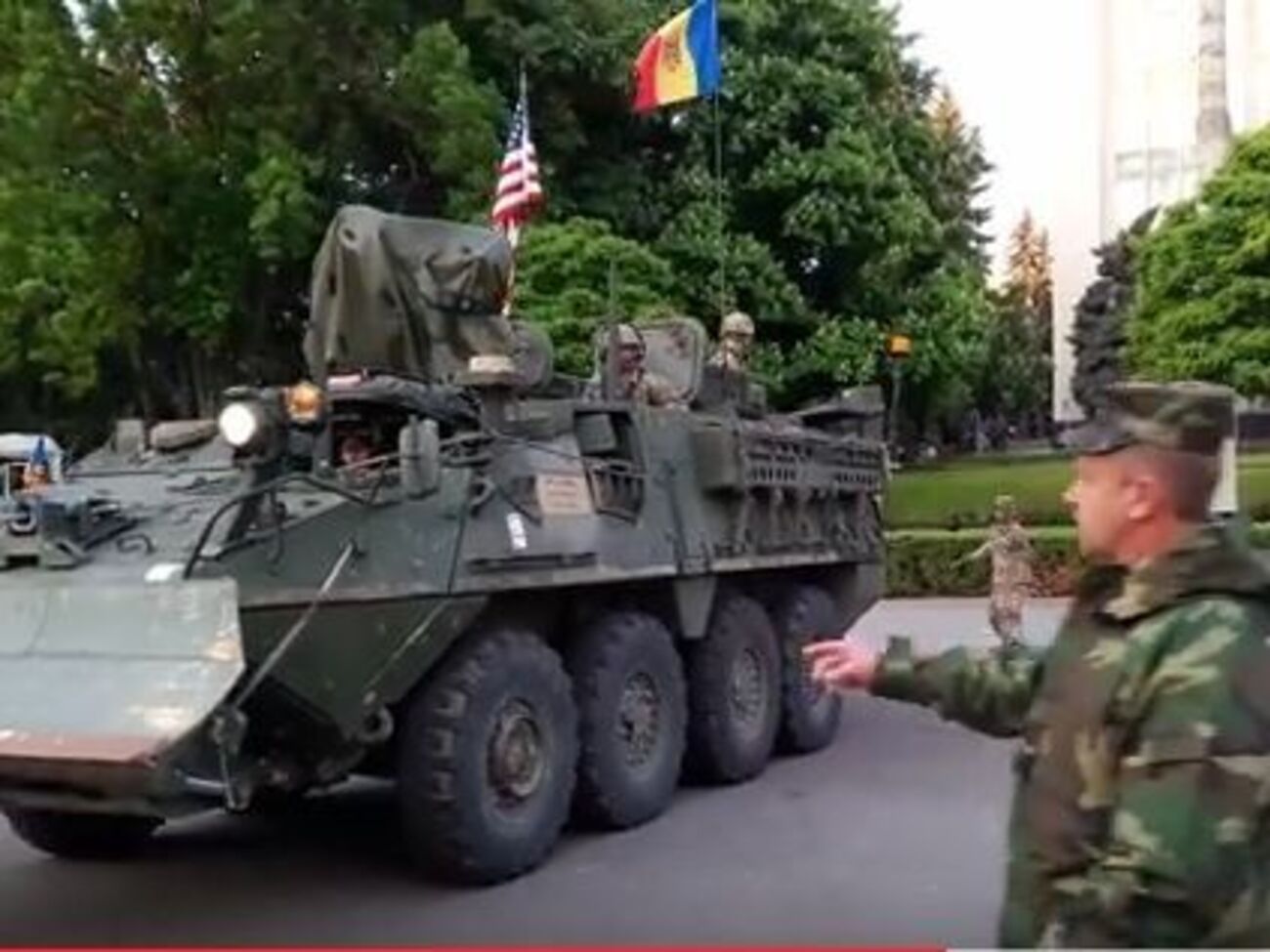 По Кишиневу проехалась американская военная техника