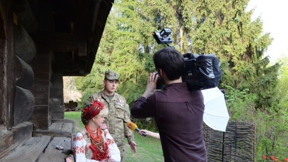 Волонтерский проект организовал фотосессию украинских военных с их матерями