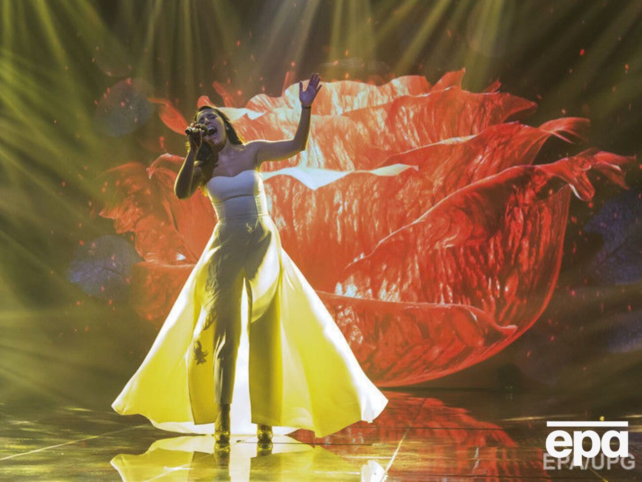 Российский обозреватель похвалил световые эффекты номера Джамалы