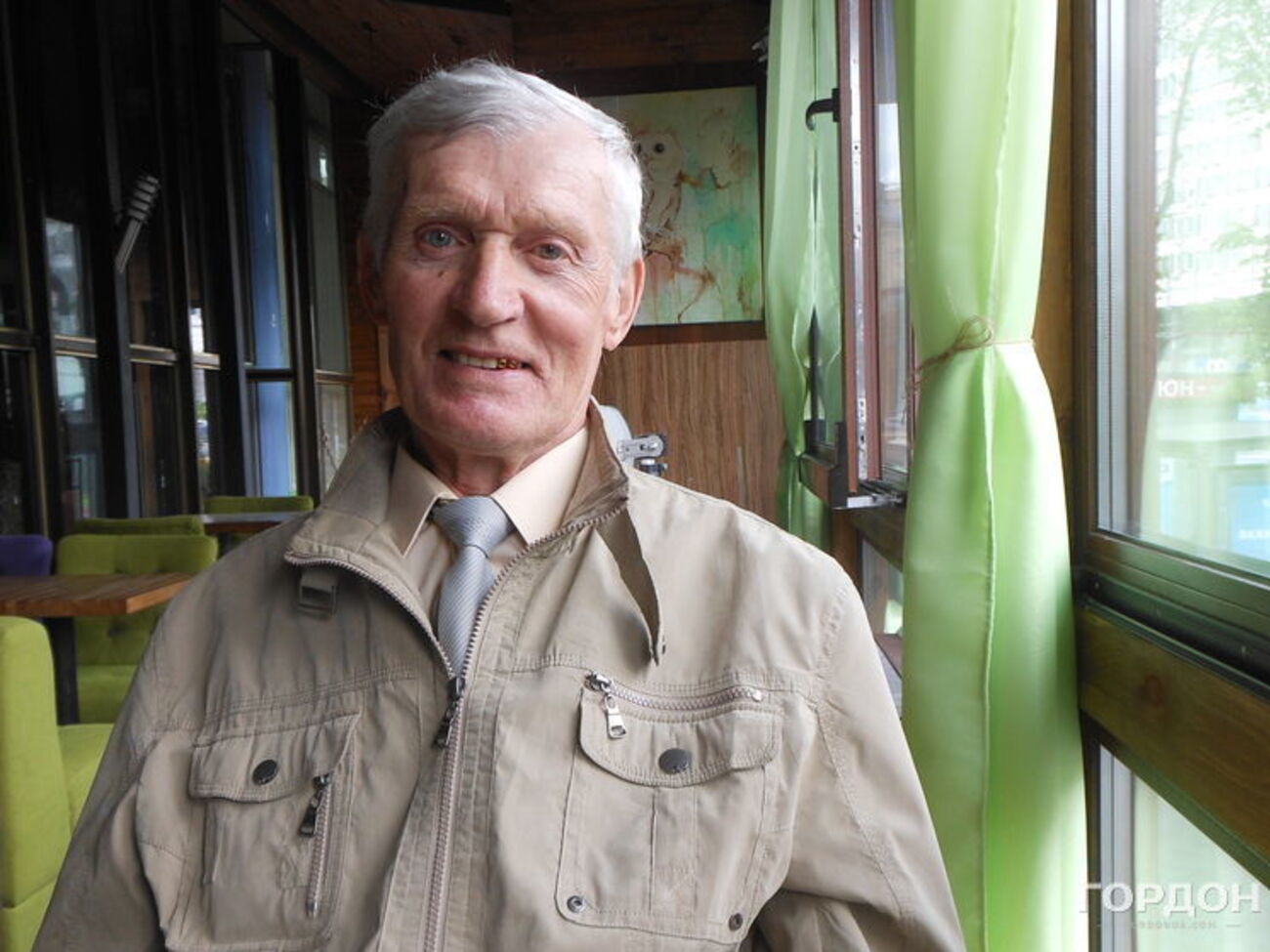 Фоминых:&nbsp;Когда в комнату вошел наш полковник, Пауэрс встал и отдал ему честь