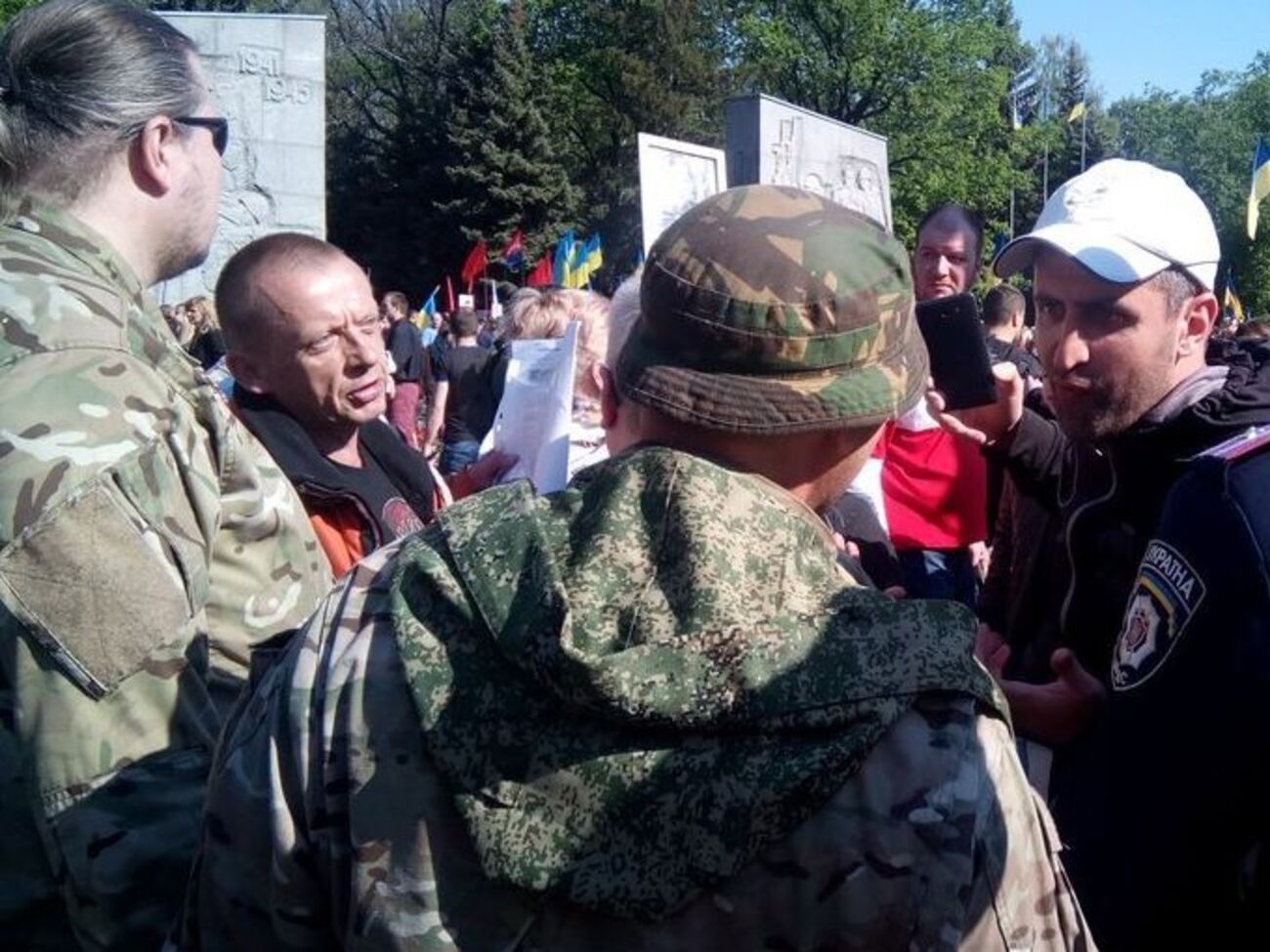 В Харькове произошло несколько драк у Мемориала Славы