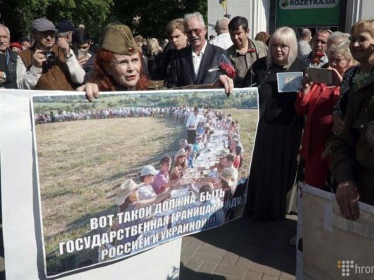 В начале акции произошла потасовка