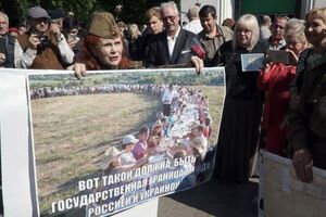 В начале акции произошла потасовка