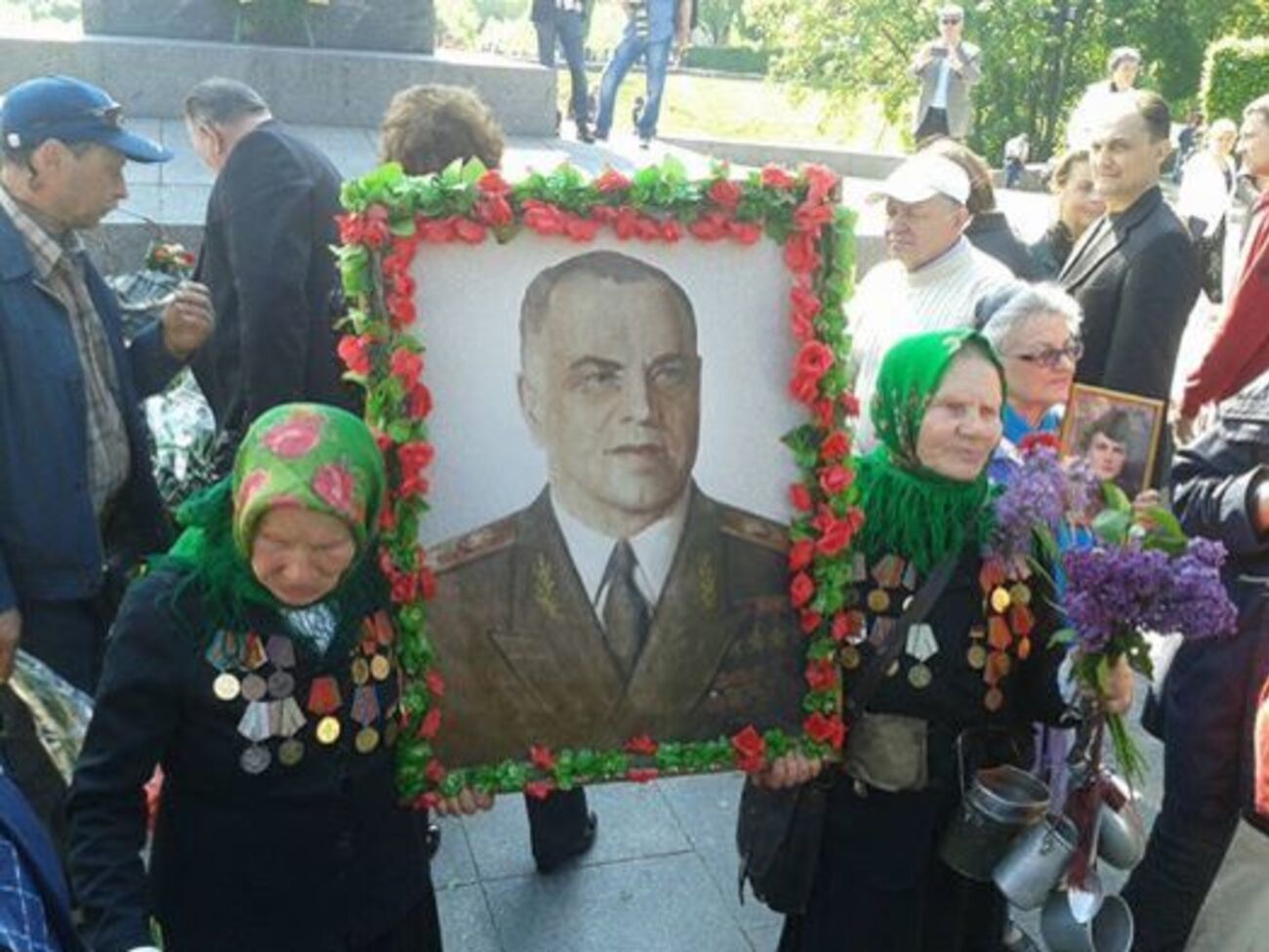 Участники шествия собрались в парке Вечной Славы