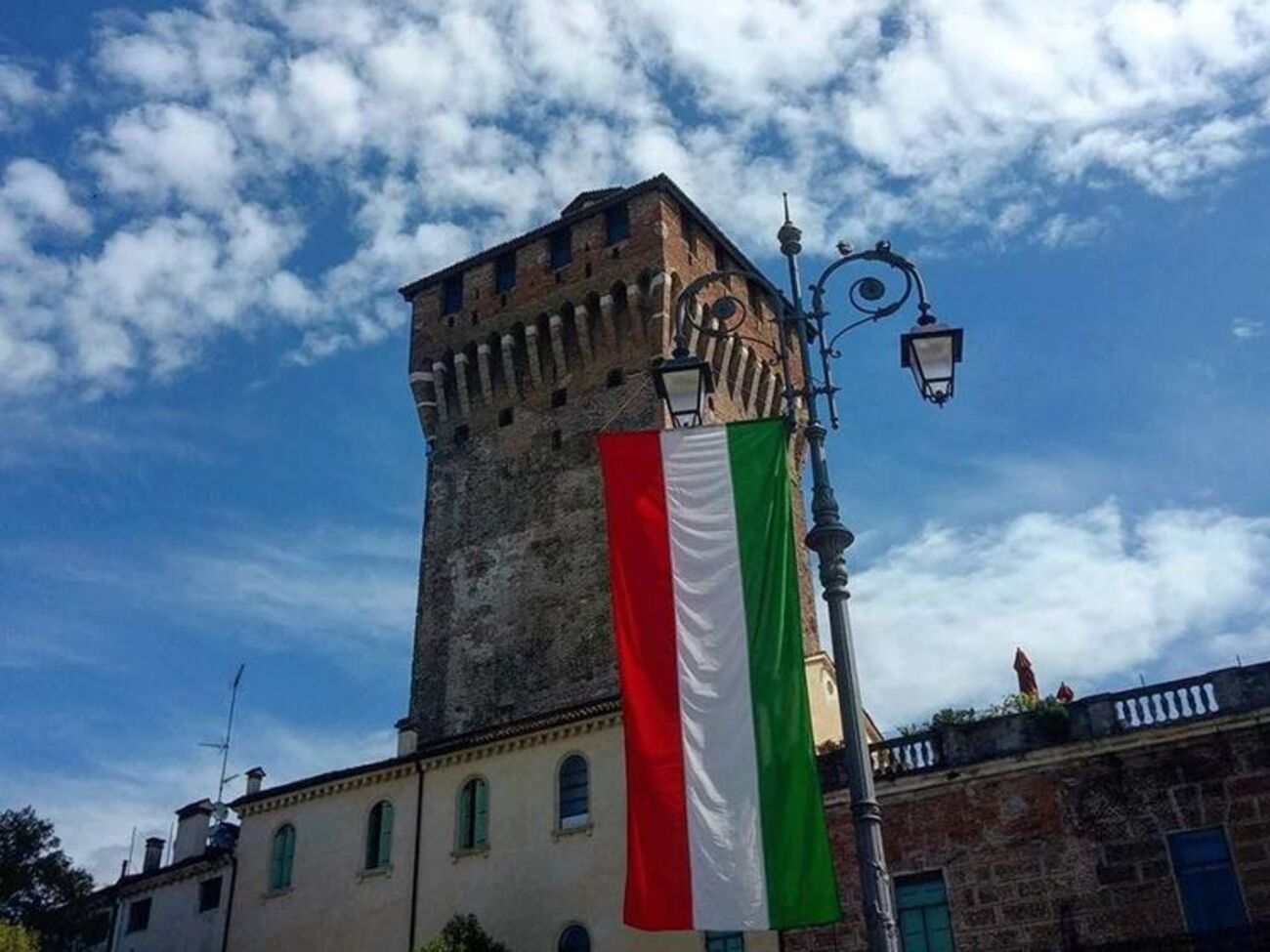 Больше всего поддерживают идею проведения в своих странах референдума относительно выхода из ЕС итальянцы (58%)