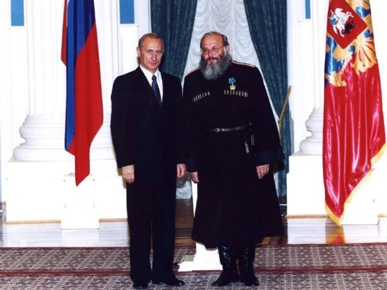 Сторонник порки женщин нагайками Владимир Громов (справа) и президент РФ Владимир Путин