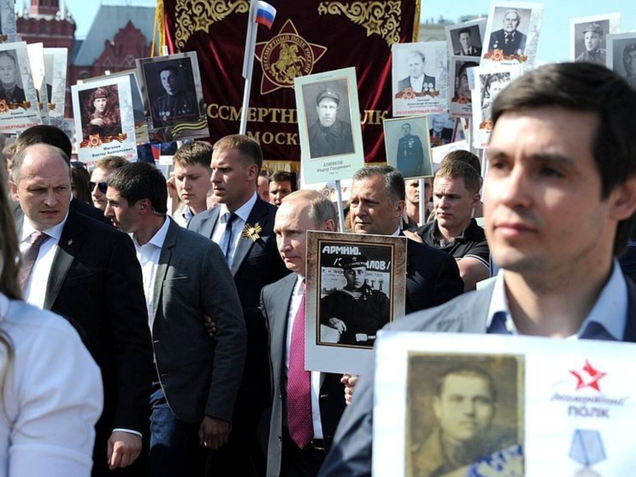 Путин с портретом отца