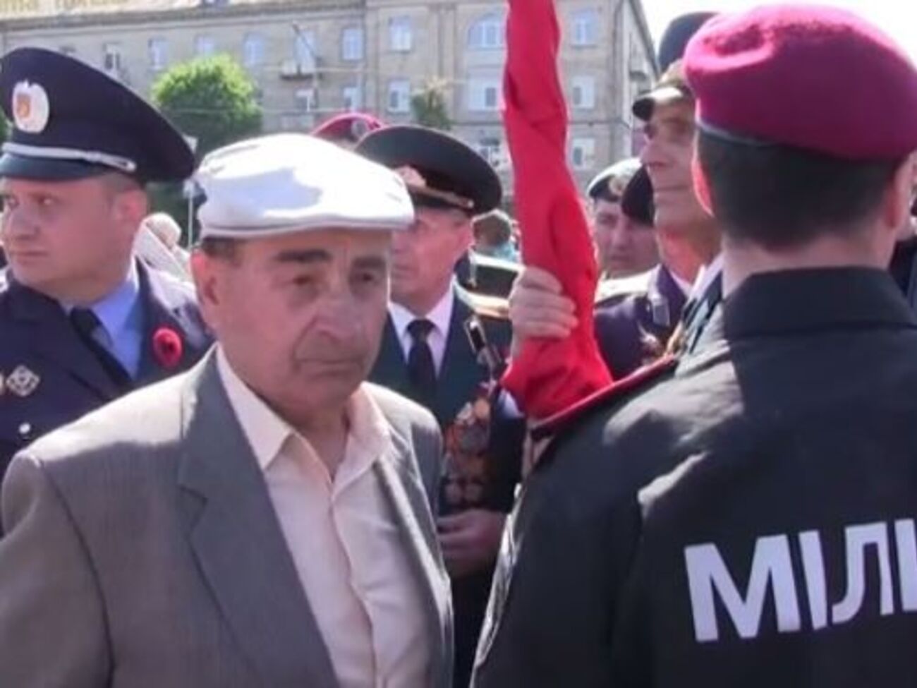 В Черкассах произошел конфликт из-за красного флага