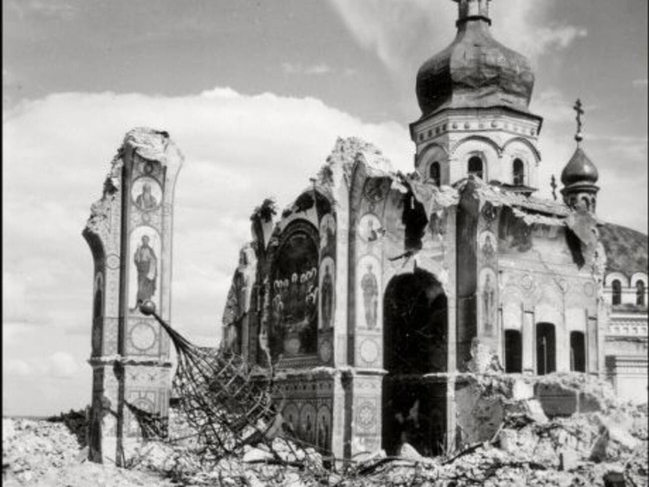 Руины Успенского собора в Киеве