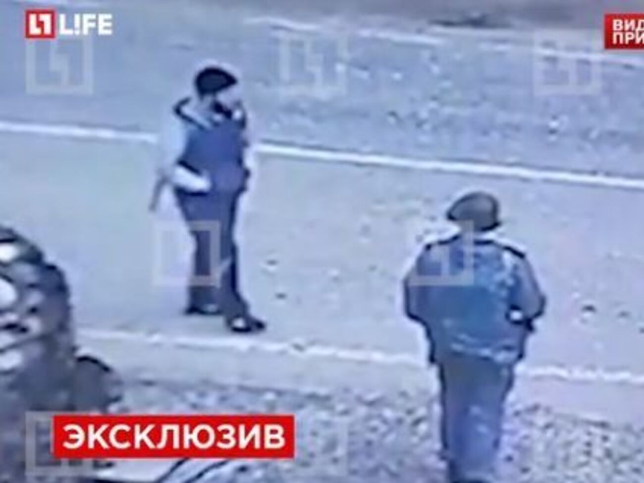 На видео полицейский и смертник перед взрывом