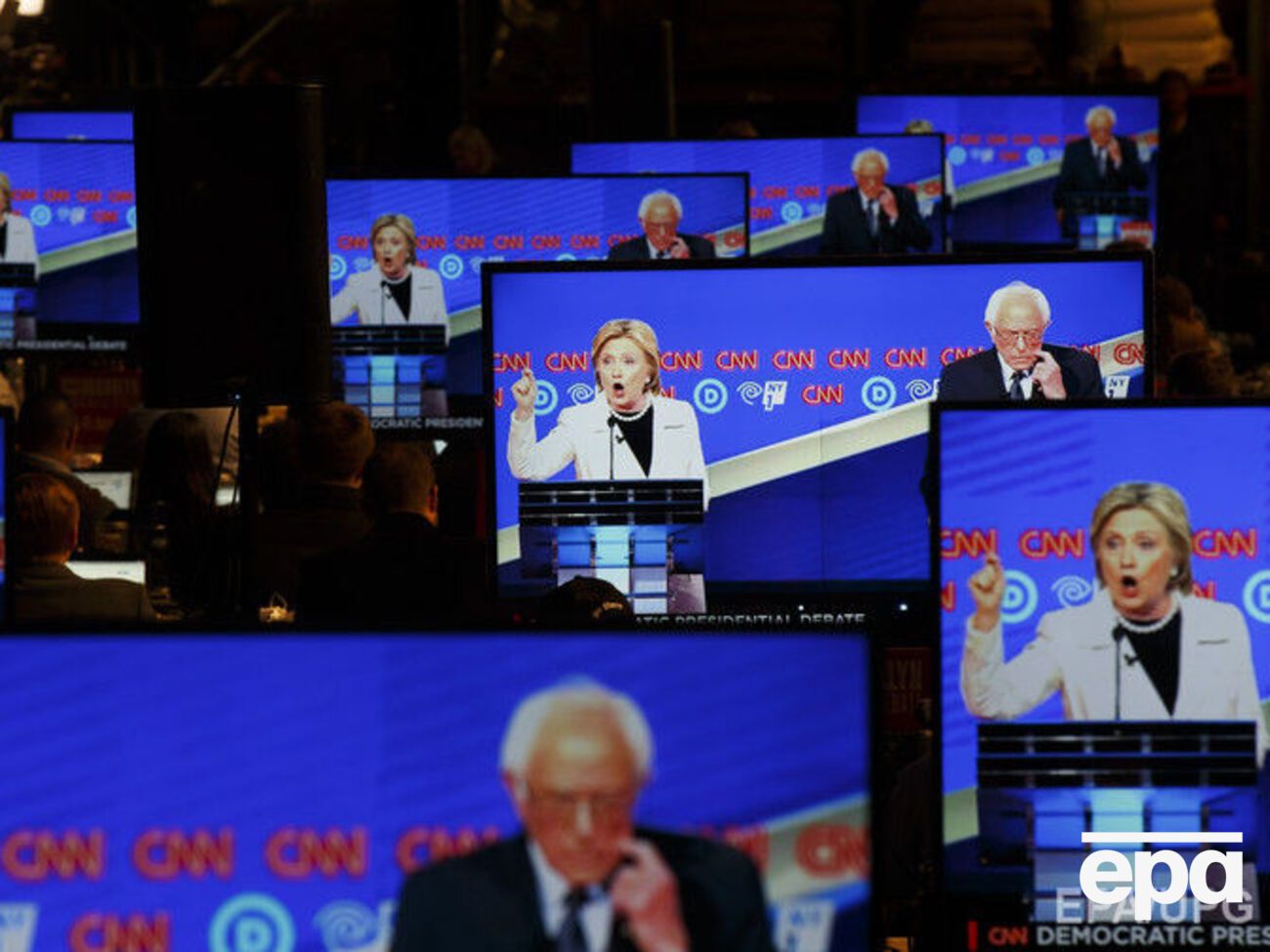 Клинтон намерена объединиться с Сандерсом против Трампа