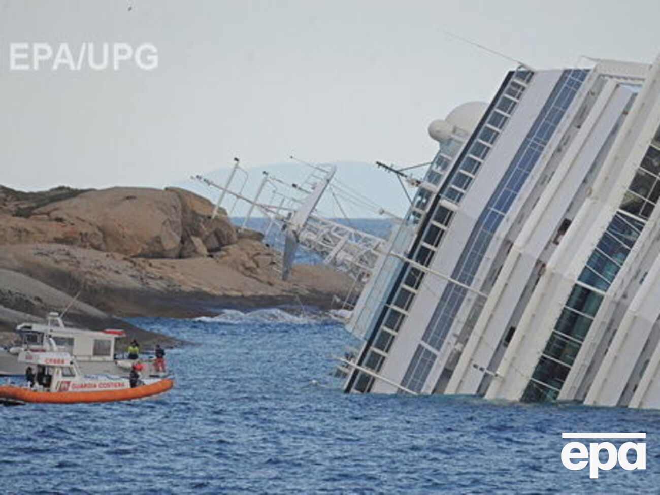 В результате крушения лайнера Costa Concordia 13 января 2012 года погибли 32 человека