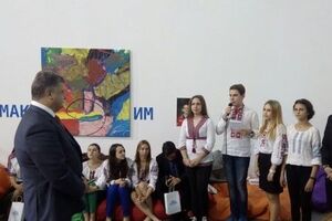Сегодня Порошенко выступал на открытии всеукраинского детского форума "Дети меняют мир"