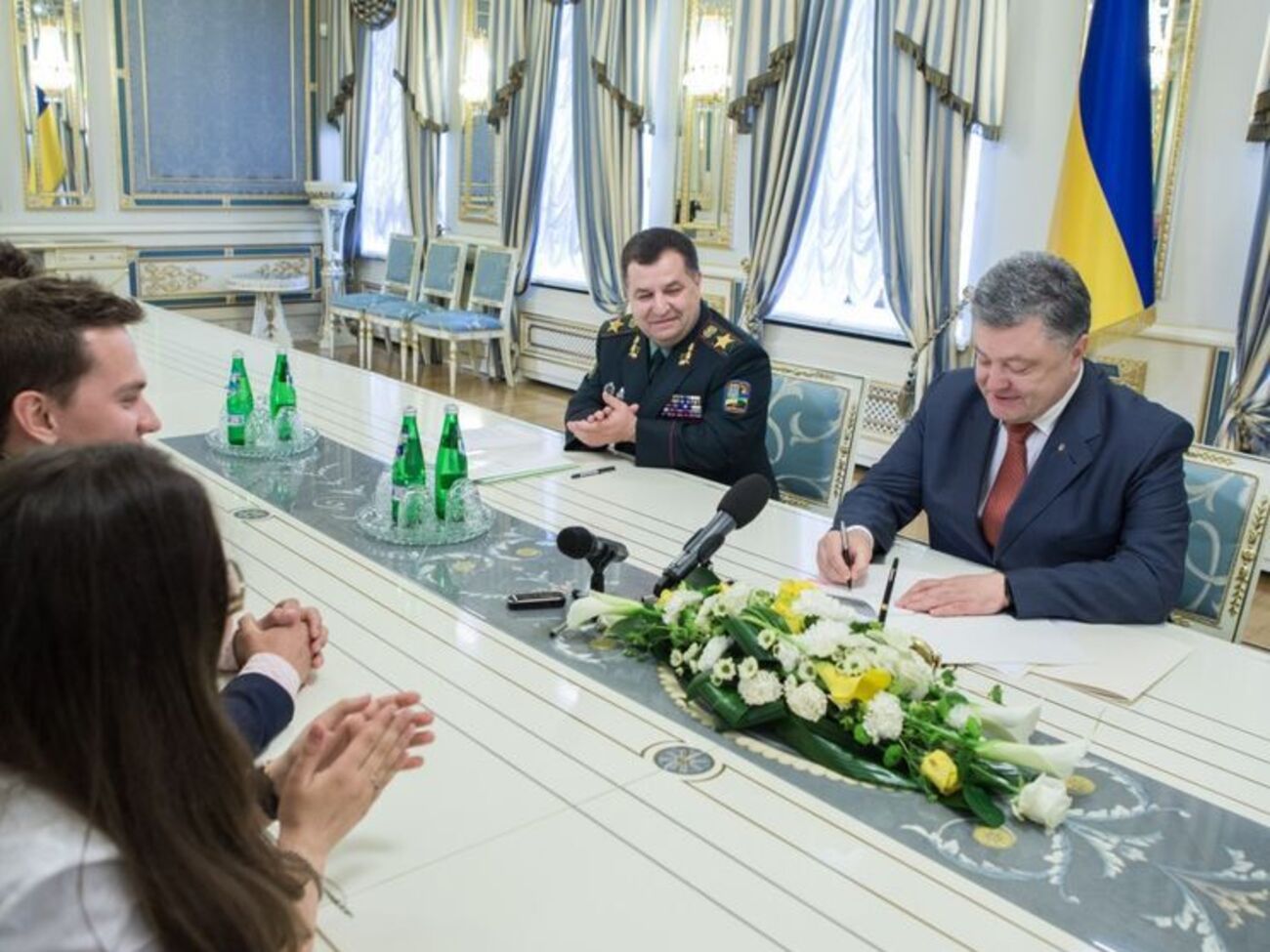 Порошенко: Закон является чрезвычайно важным шагом к укреплению обороноспособности страны