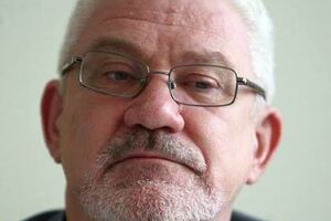 Шишкин полагает, что любое изменение Основного закона ставит под угрозу суверенитет Украины