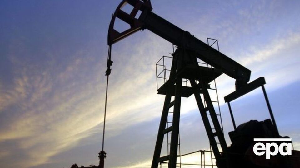 Нефть немного подешевела