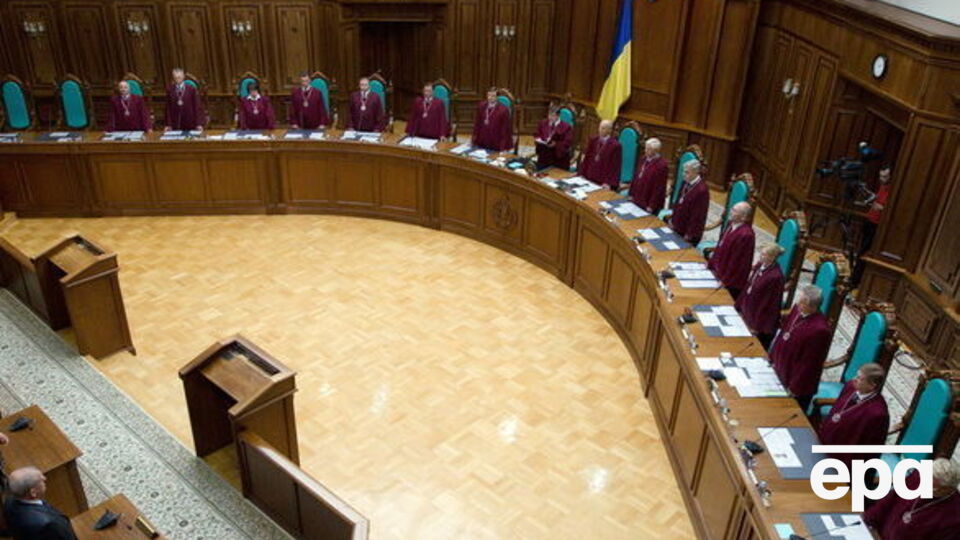 КСУ решил, что ограничение пенсий судей неконституционно