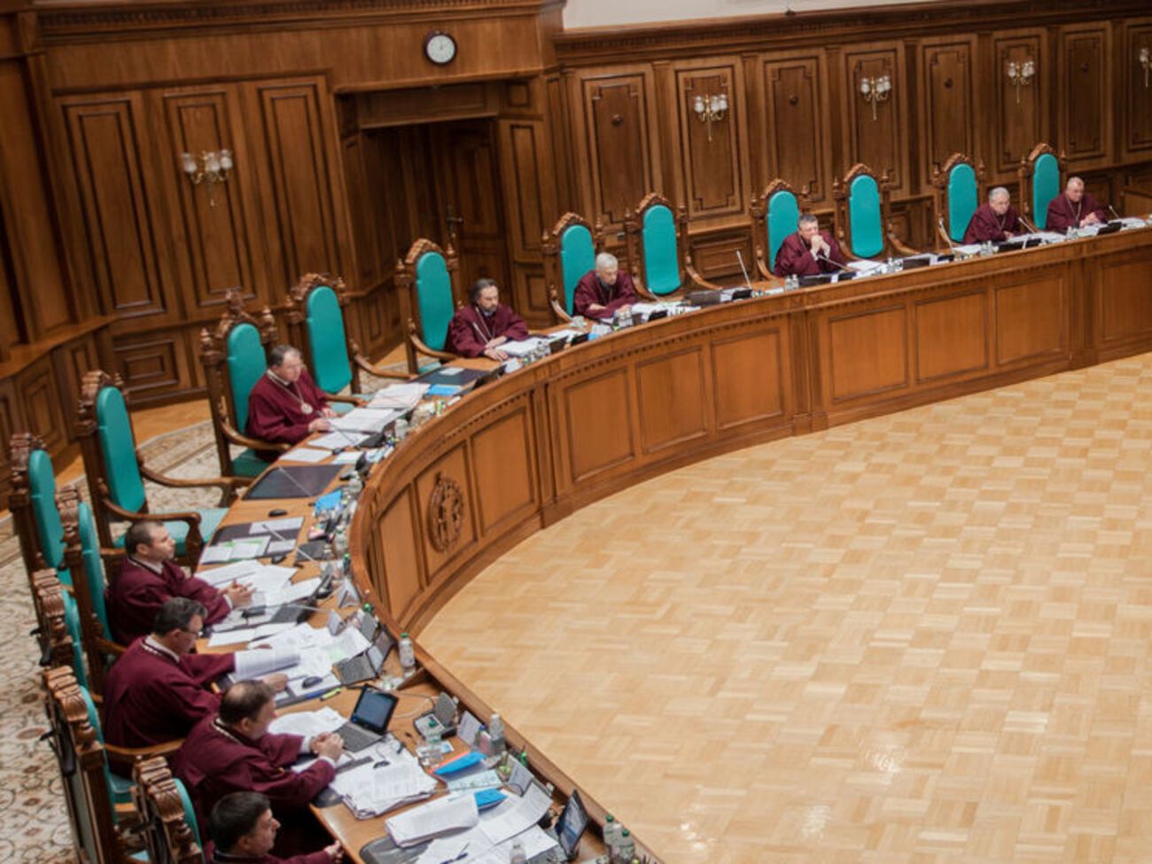 Конституционный Суд продолжит рассмотрение закона о люстрации во вторник