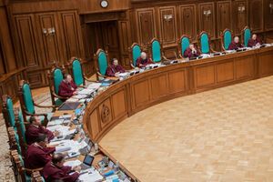 Конституционный Суд продолжит рассмотрение закона о люстрации во вторник