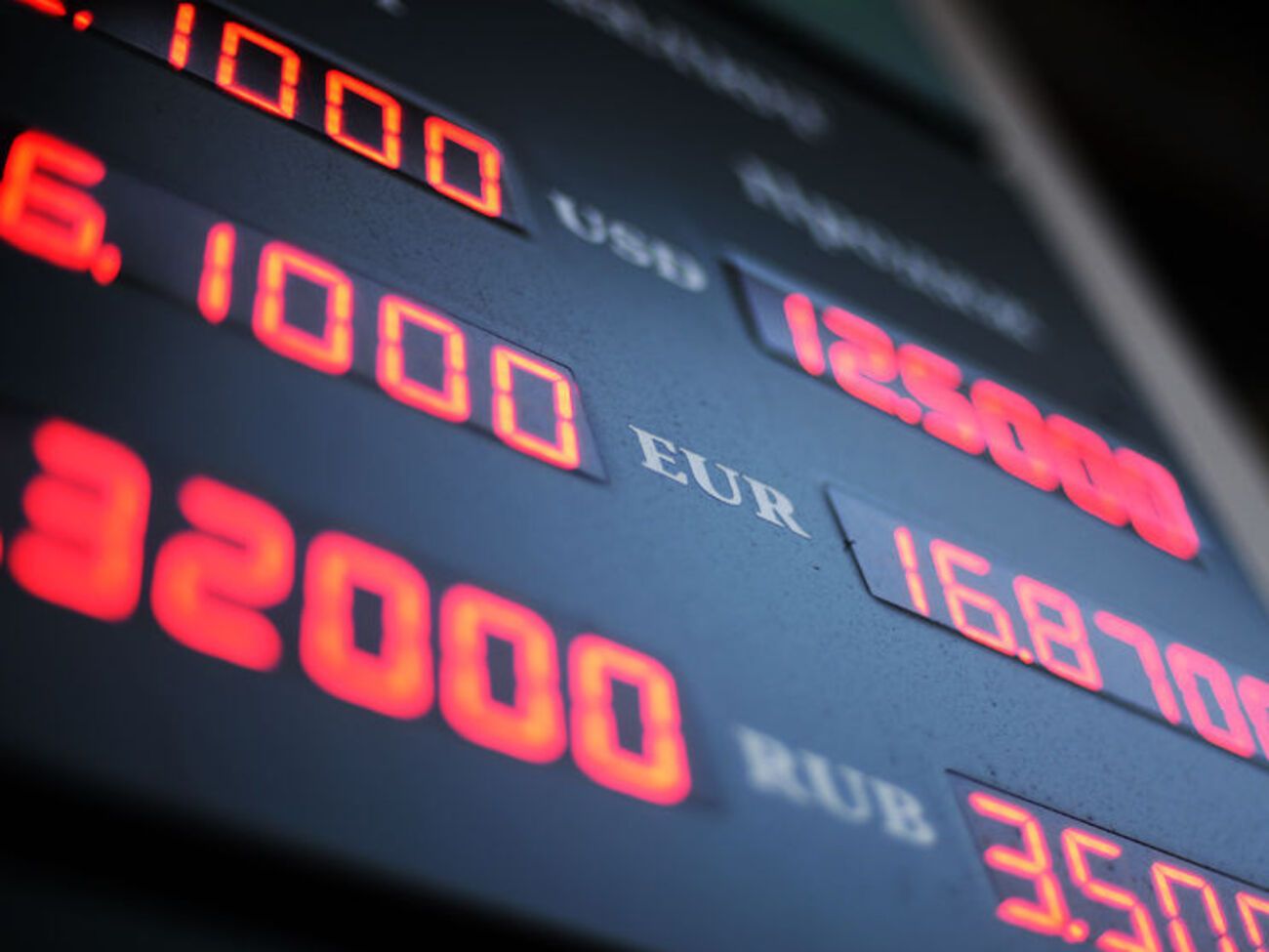 S&P прогнозирует дальнейшее ослабление гривны