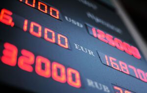 S&P прогнозирует дальнейшее ослабление гривны