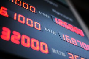 S&P прогнозирует дальнейшее ослабление гривны