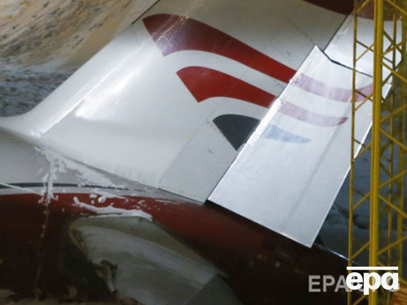 Пассажирский самолет Ту-204 сел в аэропорту Симферополя на грунт