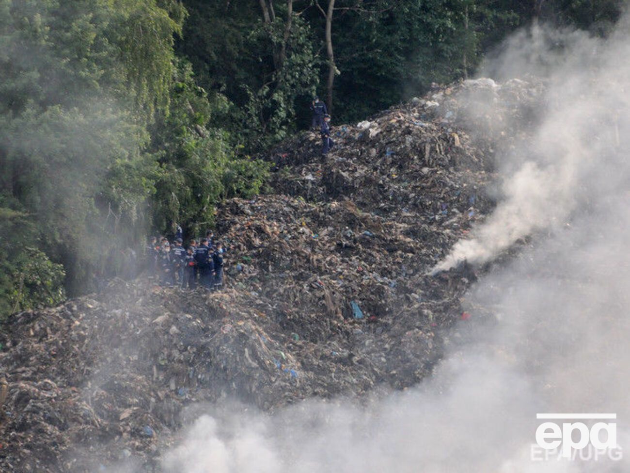 Пожар на свалке под Львовом потушили