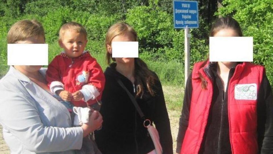 Пограничники задержали трех россиянок с ребенком