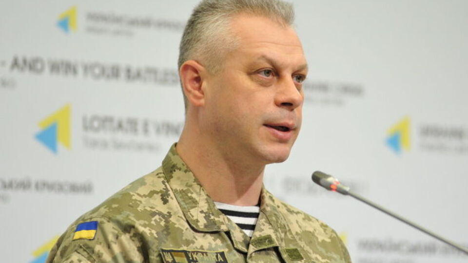 Лысенко: Один украинский военный получил ранения, подорвавшись на растяжке, еще двое пострадали в результате обстрелов