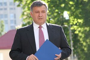 Аваков: Свободное владение оружием не уровняет всех в правах