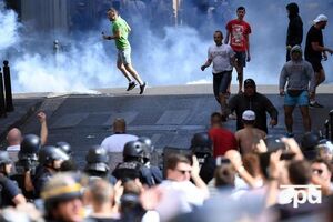 В столкновениях принимали участие по 300 английских и российских фанатов