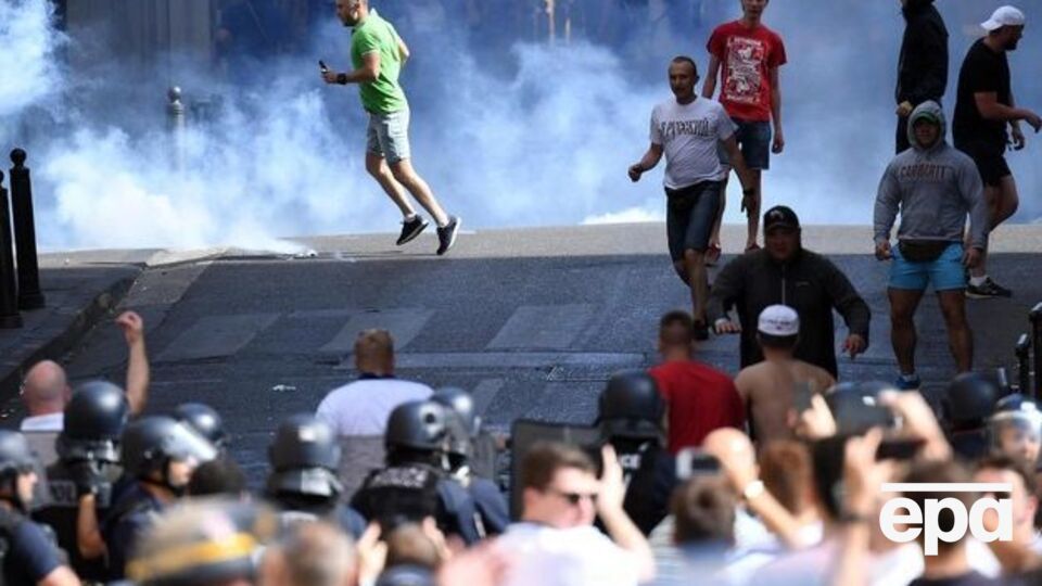 В столкновениях принимали участие по 300 английских и российских фанатов