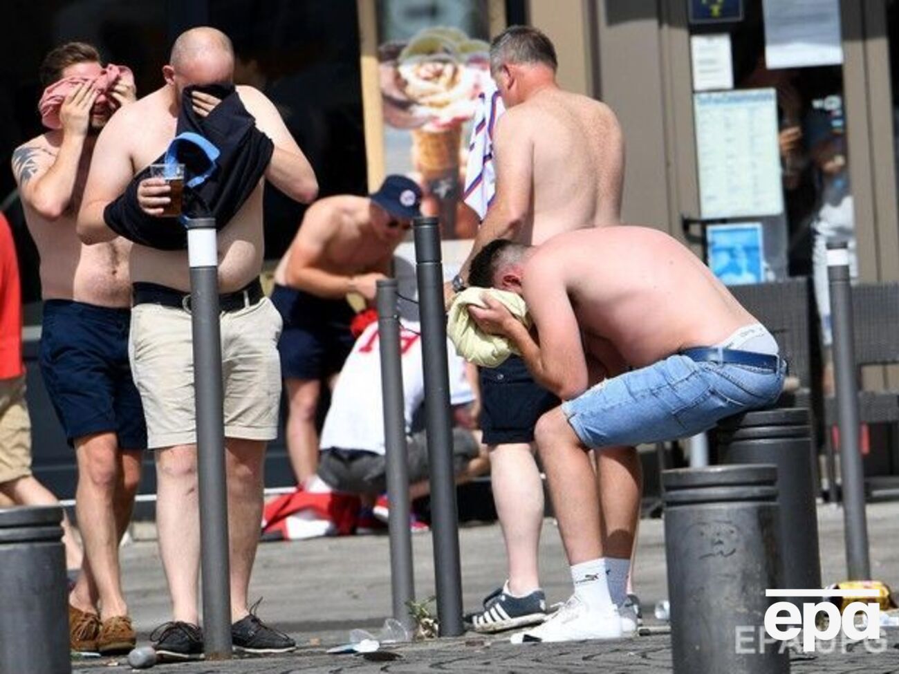 Полиция применила против болельщиков слезоточивый газ