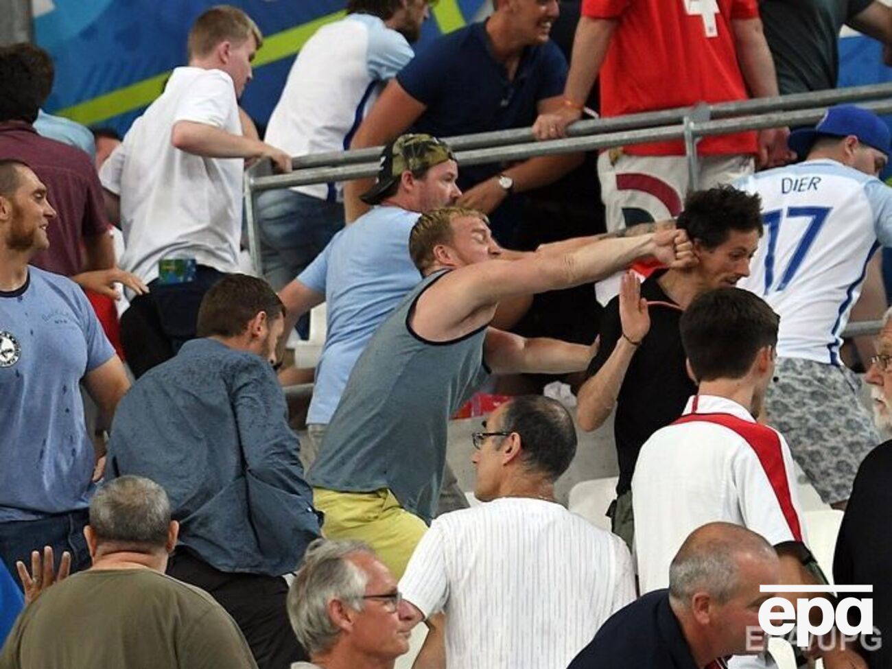 Бабченко:&nbsp;Прет их от этого &ndash;&nbsp;выходить набуханной толпой друг против друга и добровольно отправлять друг друга в реанимации