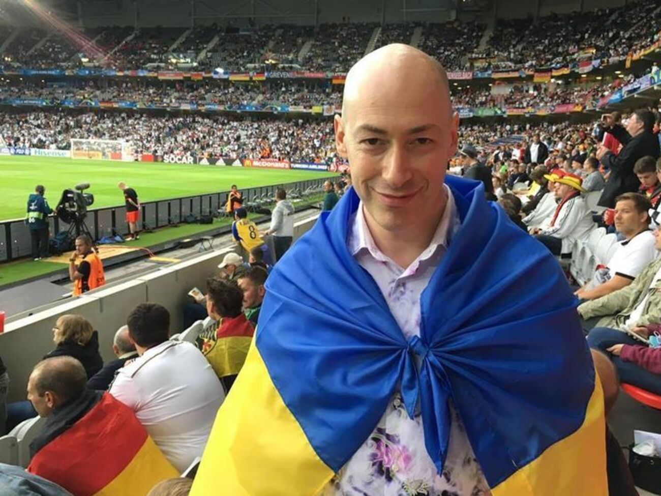 Евро 2016: Кличко, Шевченко, Джамала и Гордон прилетели в Лилль, чтобы болеть за сборную Украины. Фоторепортаж