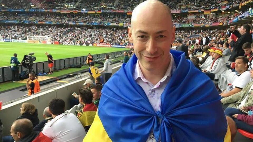 Евро 2016: Кличко, Шевченко, Джамала и Гордон прилетели в Лилль, чтобы болеть за сборную Украины. Фоторепортаж
