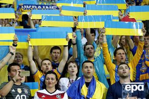 На стадионе в Лилле исполнили гимн Украины